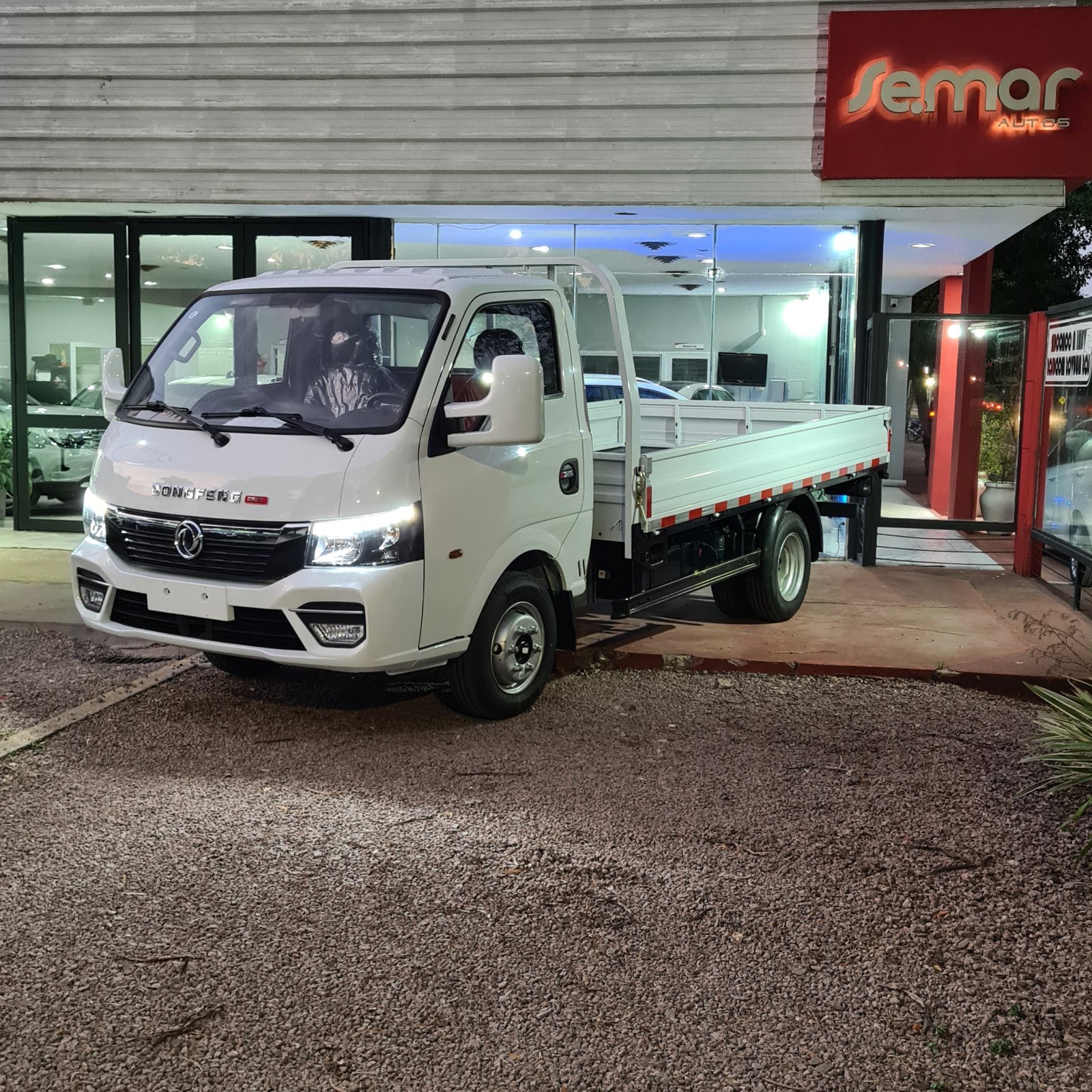 Miniatura 2 de DONG FENG CAPTAIN 515 2026