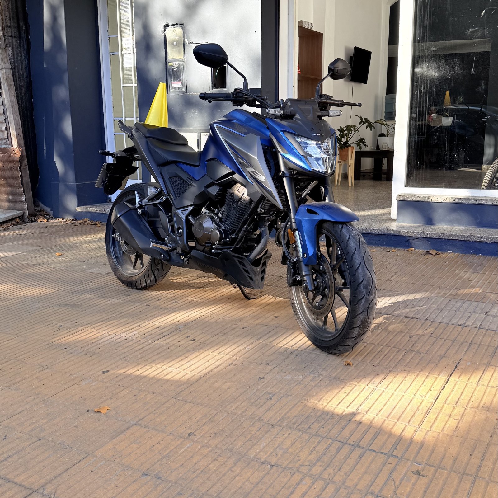 Miniatura 2 de HONDA CB300F TWISTER 2024