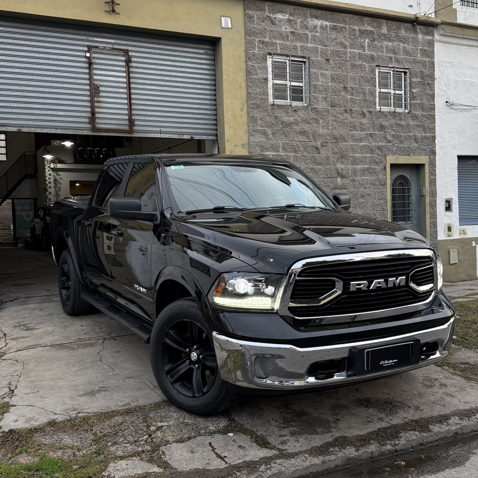 Miniatura 2 de RAM 1500 V8 4X4 2020