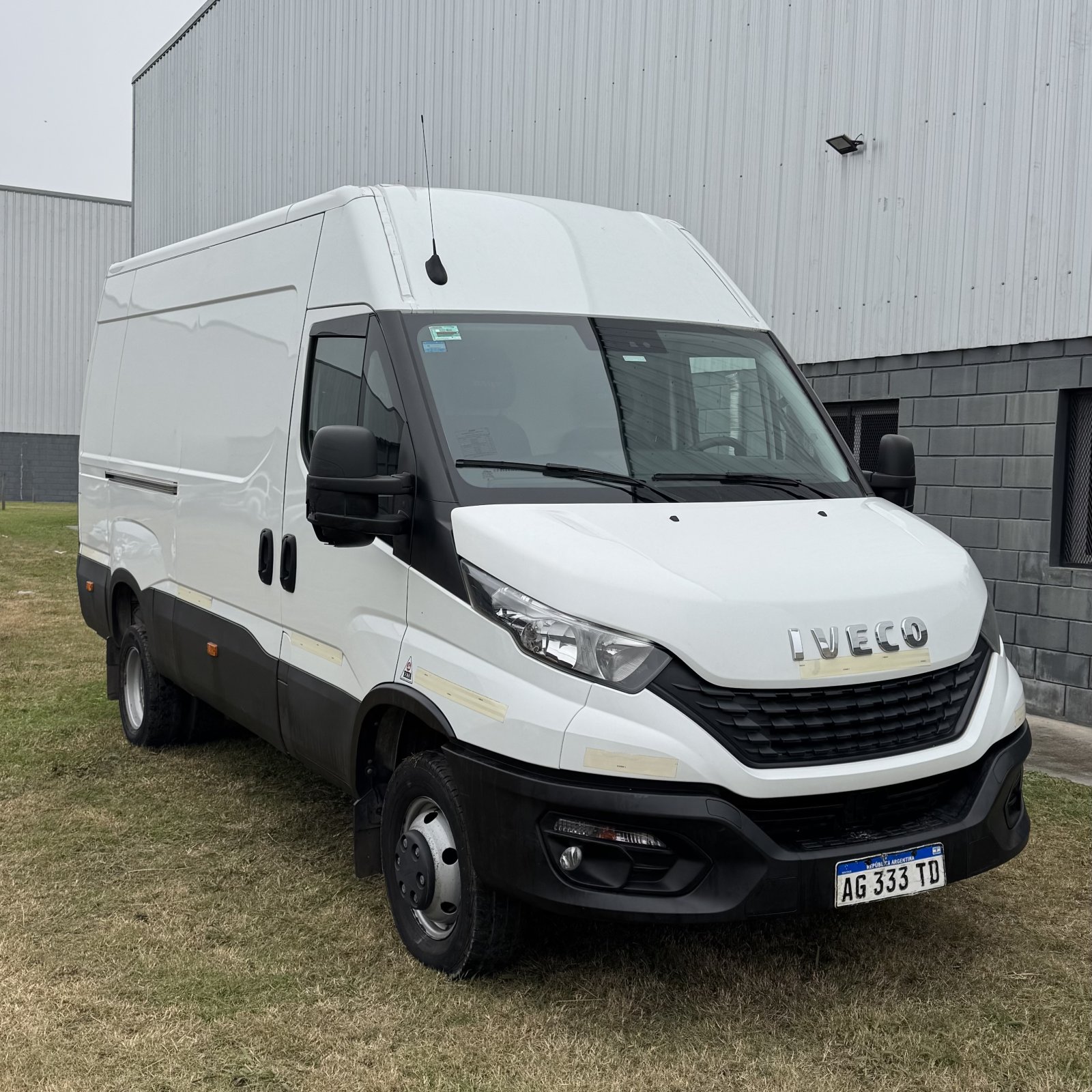 Miniatura 2 de IVECO DAILY 55-170 2023