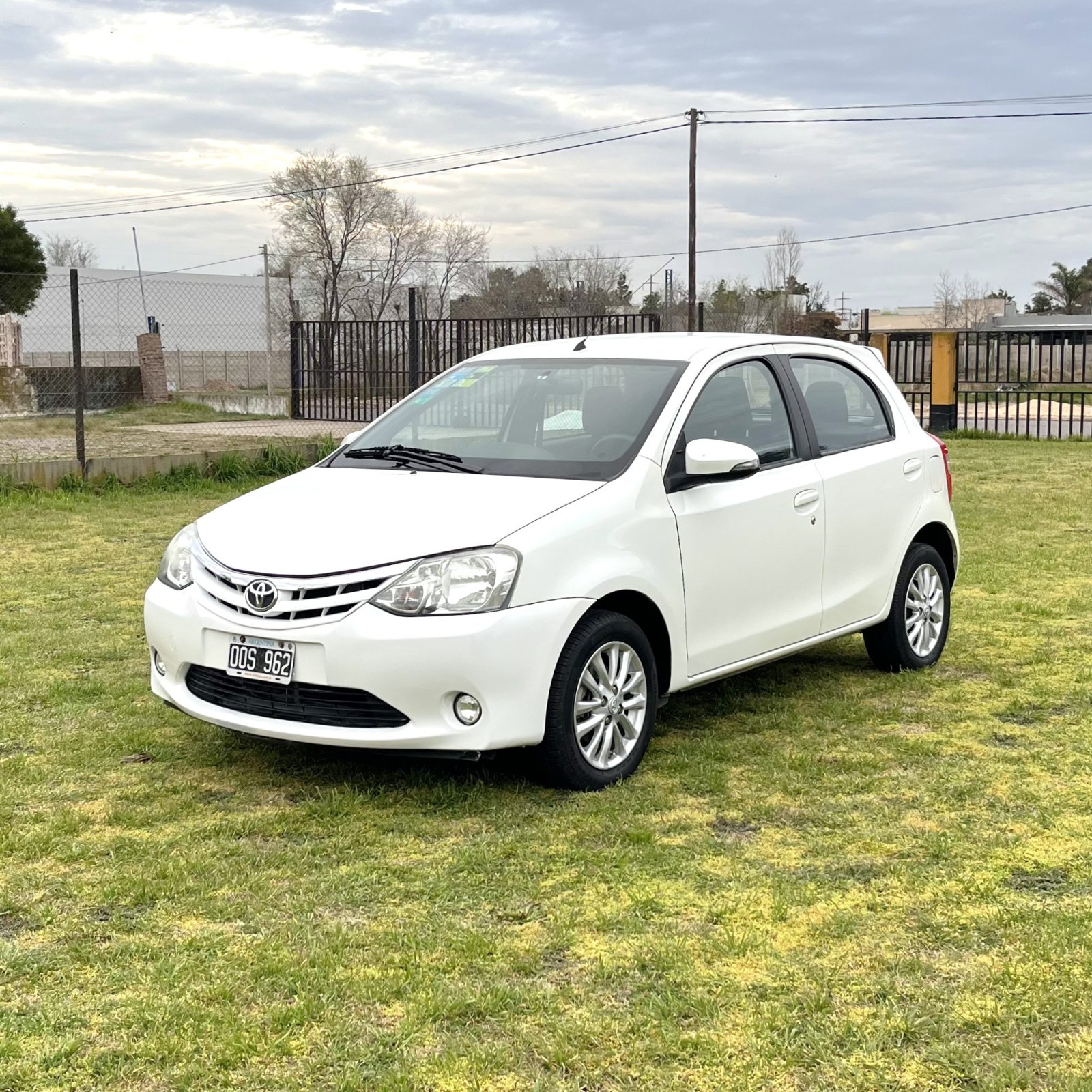 Miniatura 2 de TOYOTA ETIOS 1.5 XLS 2015